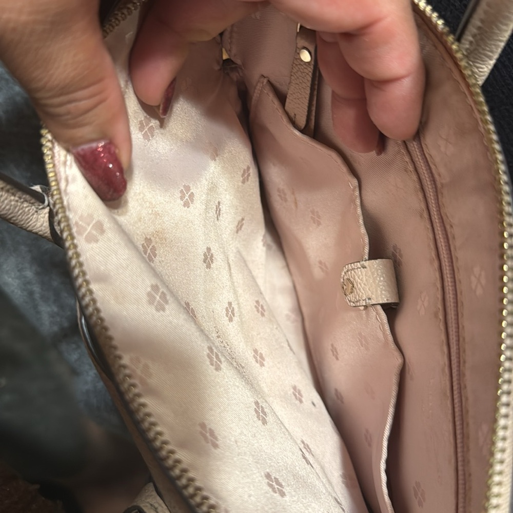 Kate spade bag 
Never used  it - Picture 3 of 5